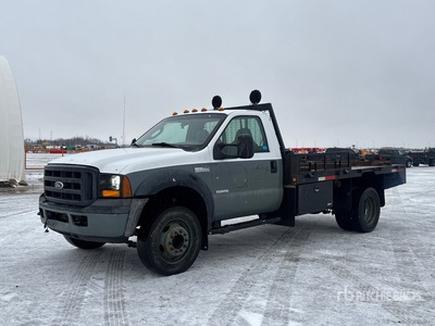 2006 Ford F-550 XL 4x2 Camión Caja Abierta