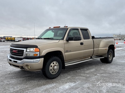 2005 GMC Sierra 3500 SLT 4x4 Extended Cab Pickup