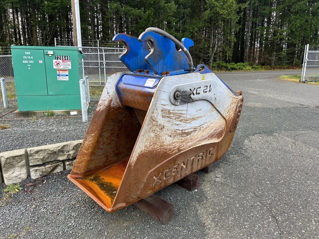 2021 Xcentric XC21 Excavator Crusher Bucket - Fits Excavator