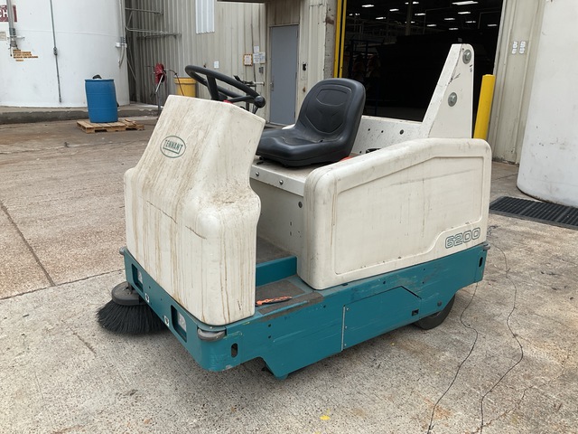 2020 Tennant 6200 Ride-On Electric Floor Sweeper