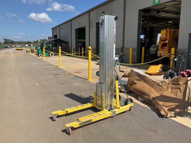 2022 Sumner 2124 Material Hoist