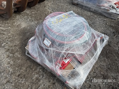 One Pallet of Hoses & Clamps Pièces diverses