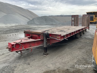 2005 J.C. 25 Ton 30 ft Tri/A Tilt Equipment Trailer
