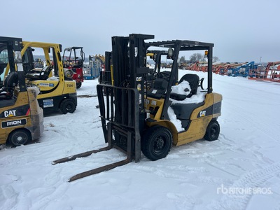 2007 Cat P5000 4950 lb Cushion Tire Carretilla Elevadora