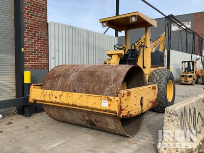 1990 Cat CS563 Smooth Drum Compactor