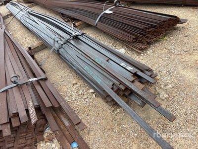 Quantity of (1) Bundle of 1 1/4 in x 20 ft Flat Bar Divers - Matériaux de construction