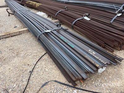 Quantity of (1) Bundle of 1 1/4 in x 14 in x 20 ft Flat Bar Divers - Matériaux de construction