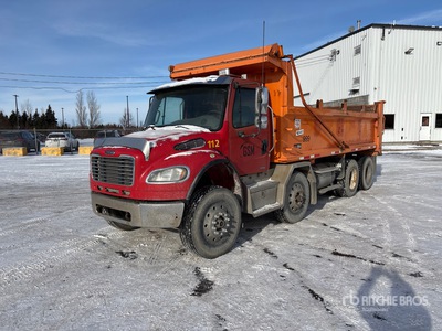 2005 Freightliner M2 106 8x4 Twin-Steer شاحنة قلابة /محورين