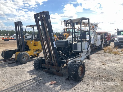 2004 Moffett M5500 5500 lb 3x3 Carretilla Elevadora transportable