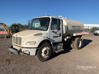 2016 Freightliner M2 106 2000 gal 4x2 Camion à eau