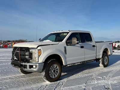 2017 Ford F-350 4x4 Crew Cab Pickup