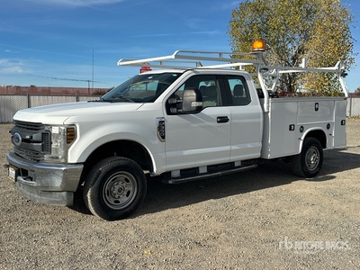 2019 Ford F-350 XL 4x4 Extended Cab Utility Truck