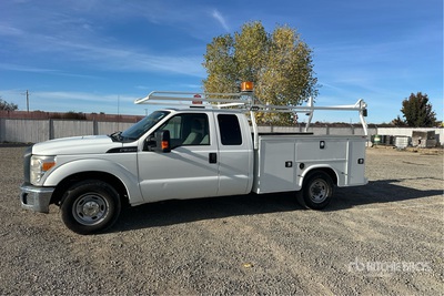 2016 Ford F-350 XL 4x2 Extended Cab Service Truck