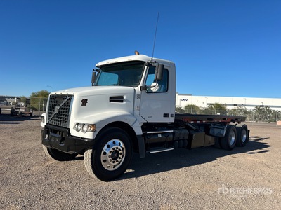 2009 Volvo VHD 6x4 Roll-Off Truck