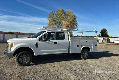 2017 Ford F-350 XL XL 4x4 Extended Cab Utility Truck