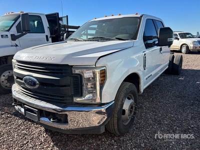 2018 Ford F-350 4x2 Crew Cab Kabina i podwozie