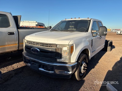 2017 Ford F-350 XL 4x2 Crew Cab Cabine et châssis