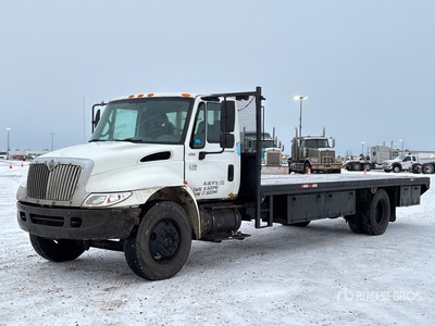 2003 International 4300 SBA 4x2 Camión Caja Abierta