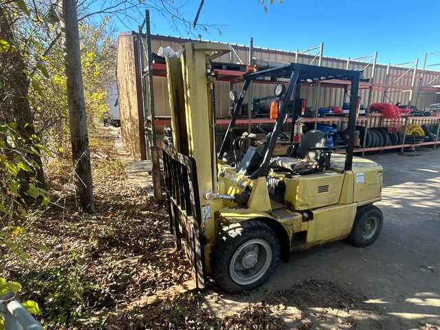1994 Mitsubishi FG30 5500 lb Pneumatic Tire Forklift (Inoperable)
