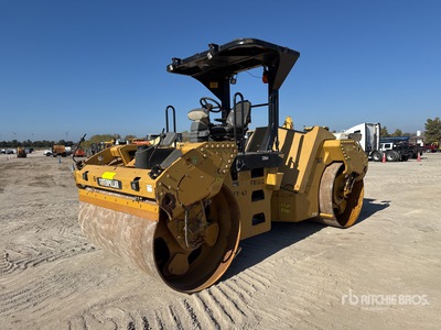 2011 Cat CB-64 Compacteur  double bille