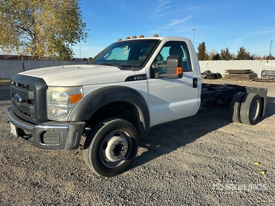 2015 Ford F-550 XL 4x2 を見 Cab and Chassis
