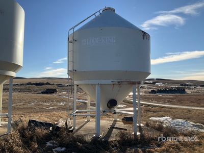 Lode King +/- 800 bu Hopper Grain Bin