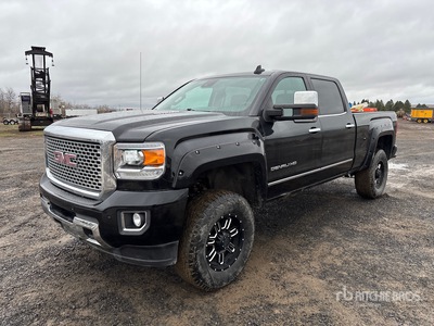 2015 GMC Sierra 2500HD Denali 4x4 Crew Cab Pickup