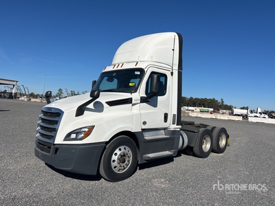 2020 Freightliner Cascadia 126 6x4 T/A Dagcabine Trekker