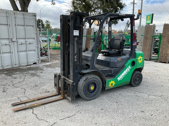 2015 Toyota 8FGU25 4750 lb Pneumatic Tire Forklift