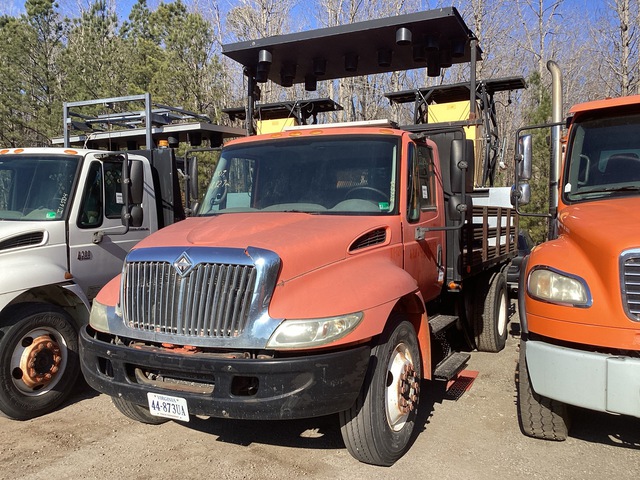 2007 International 4300 4x2 Attenuator Truck