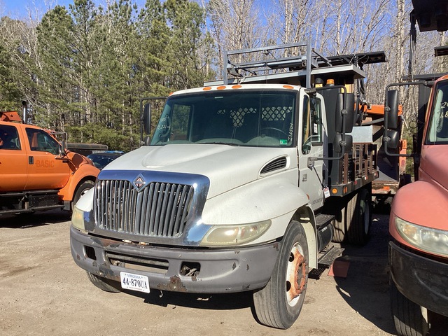 2005 International 4300 4x2 Attenuator Truck
