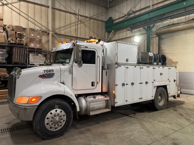 2009 Peterbilt 335 4x2 Service Truck