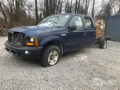 2006 Ford F-250 Super Duty XL Cab and Chassis