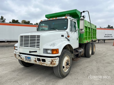 1997 International 4900 6x4 T/A Camión dumper