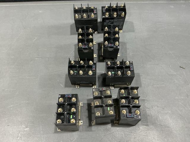 (9) Eaton M83383 Circuit Breakers (9) Eaton M83383 Circuit Breakers