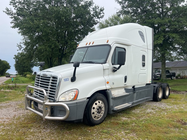 2016 Freightliner Cascadia 125 6x4 T/A Sleeper Truck Tractor