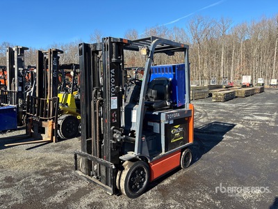 2021 Toyota 8FBCU25 4850 lb Carretilla Elevadora Eléctrica