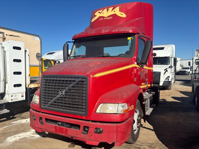 2014 Volvo VNM42T200 4x2 S/A Day Cab Truck Tractor (Inoperable) 2014 Volvo VNM42T200 4x2 S/A Day Cab Truck Tractor (Inoperable)