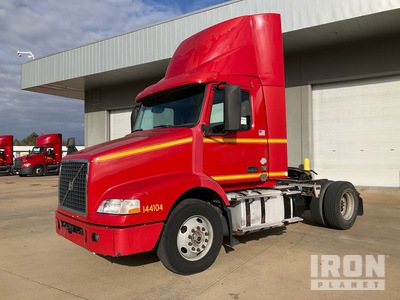 2015 Volvo VNM42T200 4x2 Day Cab Prime Mover