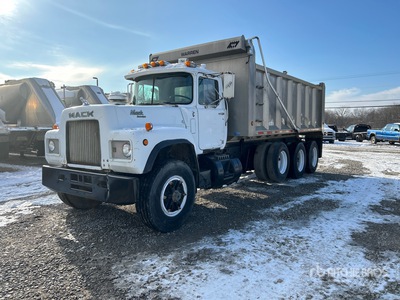 1984 Mack RD688S Tri/A Dump Truck