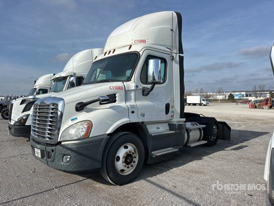 2017 Freightliner Cascadia 113 4x2 تراكتور شاحنة (أحادي المحور) (Inoperable)