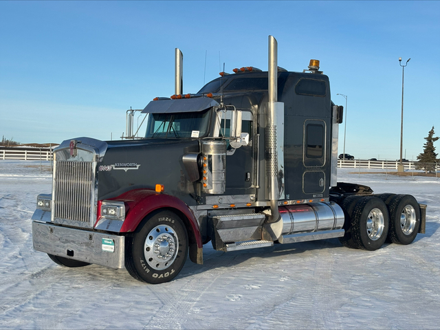 2004 Kenworth 6x4 T/A Sleeper Truck Tractor