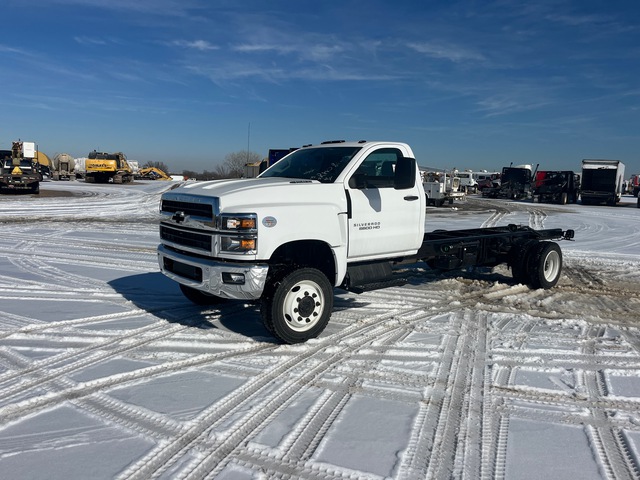 2024 Chevrolet Silverado 5500HD 4x4 Cab and Chassis (Unused)