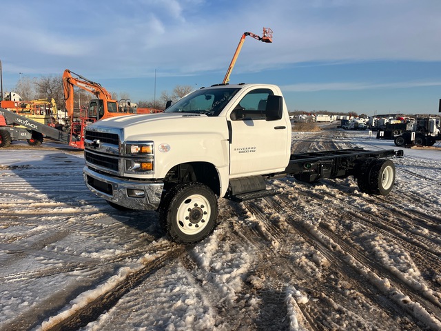 2024 Chevrolet Silverado 5500HD 4x4 Cab and Chassis (Unused)