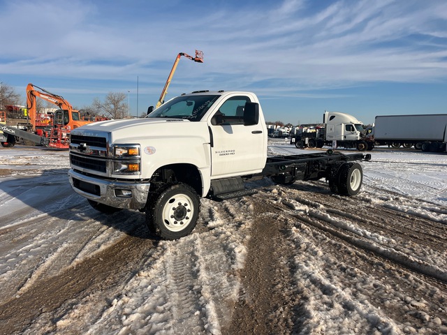 2024 Chevrolet Silverado 5500HD 4x4 Cab and Chassis (Unused)