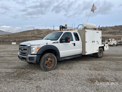 2014 Ford F-550 XLT 4x4 Extended Cab Ciężarówka serwisowa