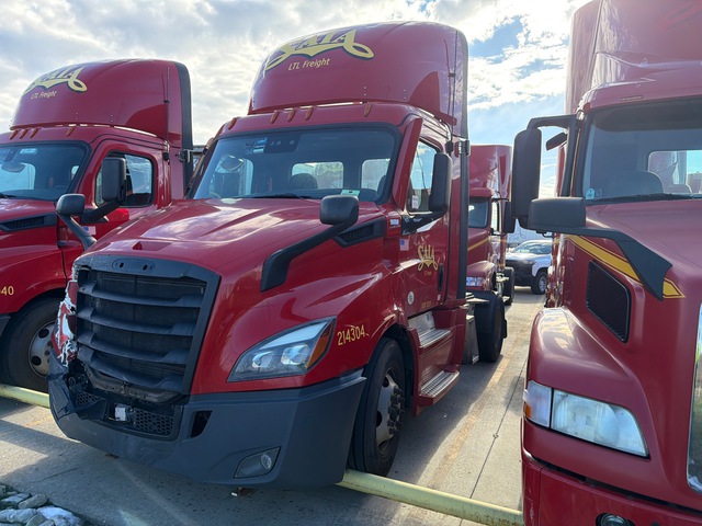 2021 Freightliner Cascadia 116 4x2 S/A Day Cab Truck Tractor