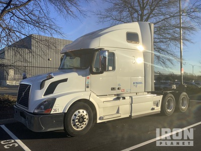 2016 Volvo VNL 6x4 3- Achs Sattelzugmaschine mit Schlafkabine