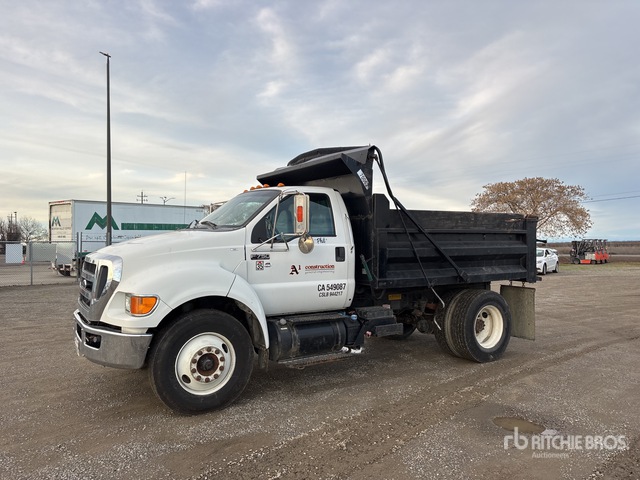 2015 Ford F-750 XL 4x2 S/A Dump Truck