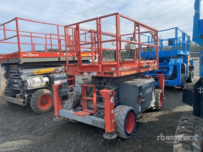 2016 Skyjack SJ6832 RT Scissor Lift